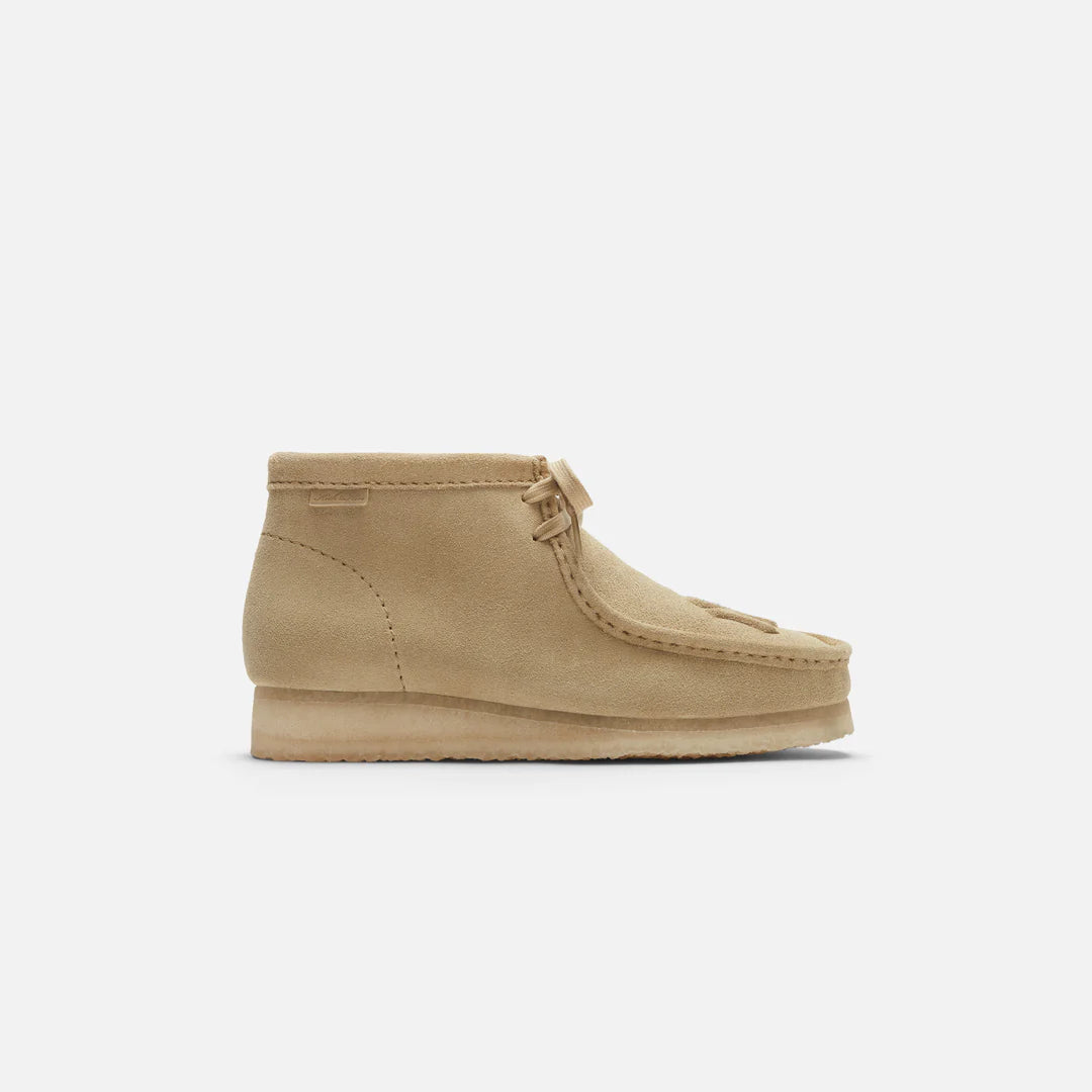 Clarks Originals x Kith x New York Yankees Wallabee Boots Men's Maple Suede 26166616 - High-quality suede boots with a unique collaboration design featuring the New York Yankees logo