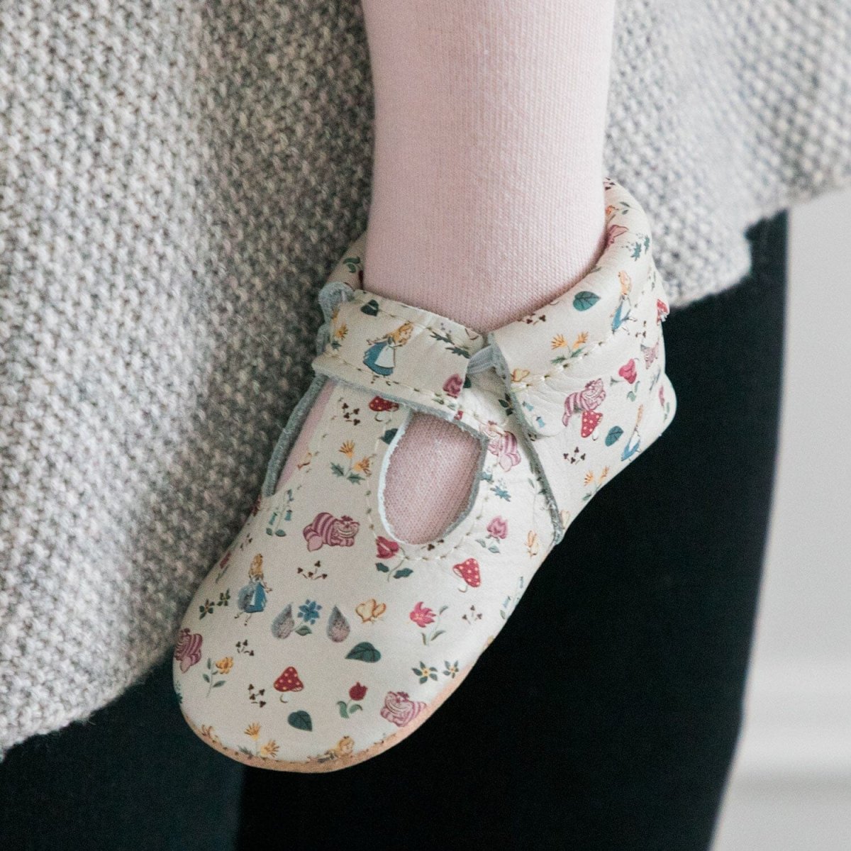 Alice In Wonderland Mary Jane Baby Shoe Mary Jane by Freshly Picked – Don't Panic Shoes