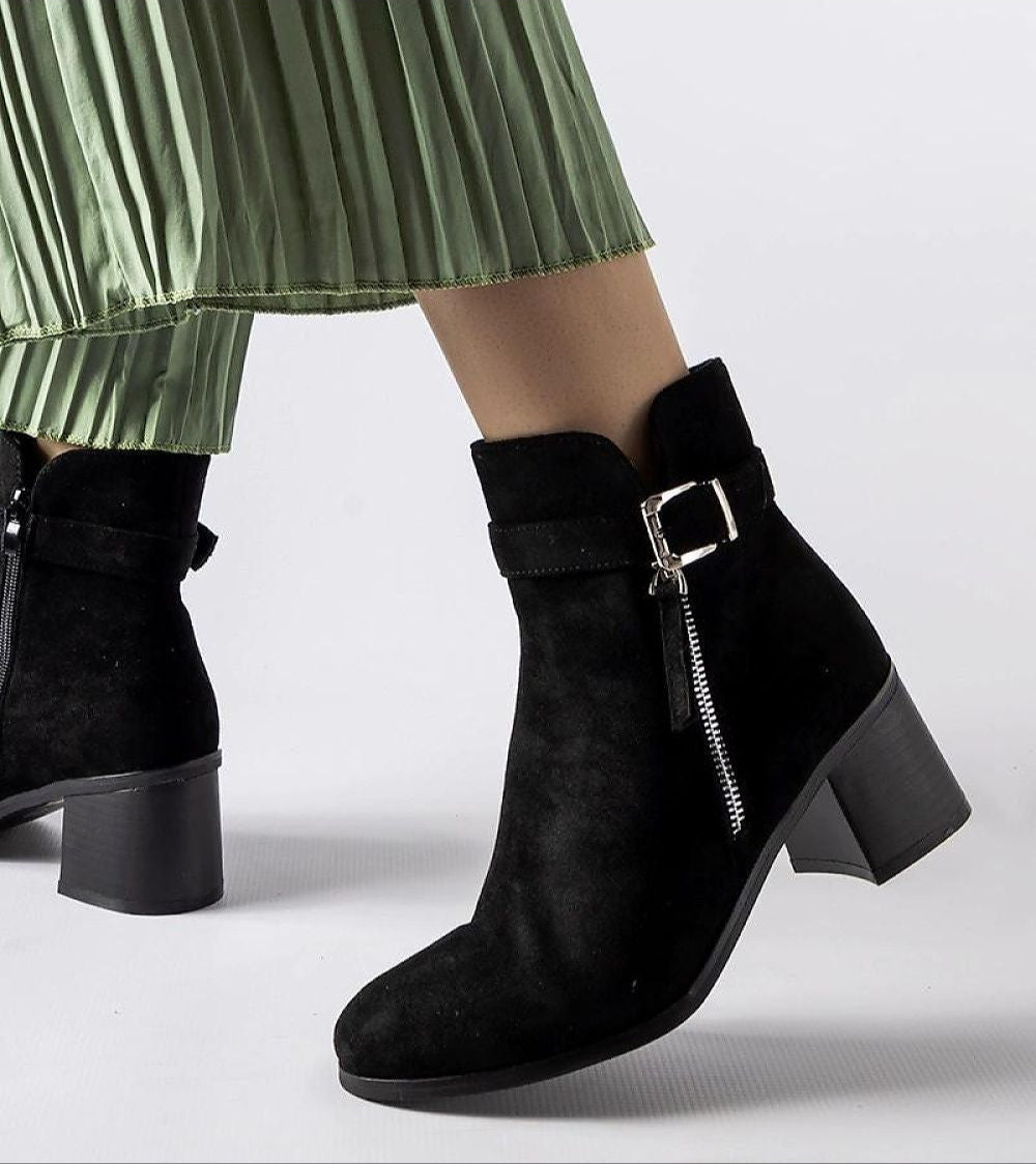 Esmyra low-heel ankle boots