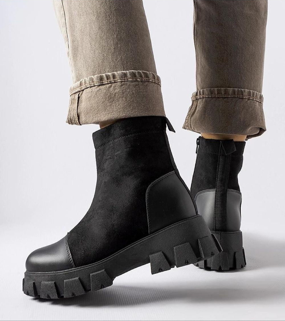 Trevaya Platform Baggers Rounded Toe Suede Deep Black