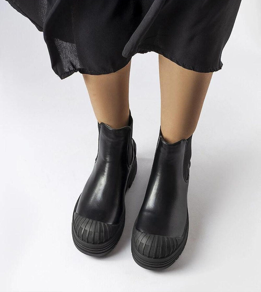 Lange Slip-On Bagger Boots with Rubber Insets