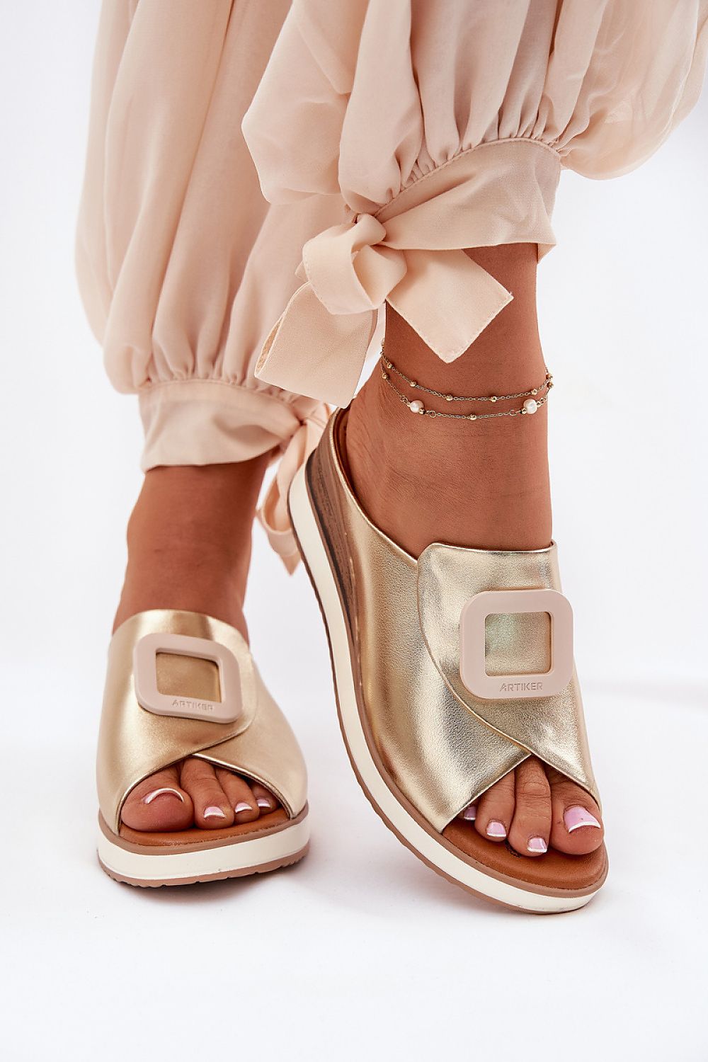 Arelisse Minimal Wedge Flip-Flops