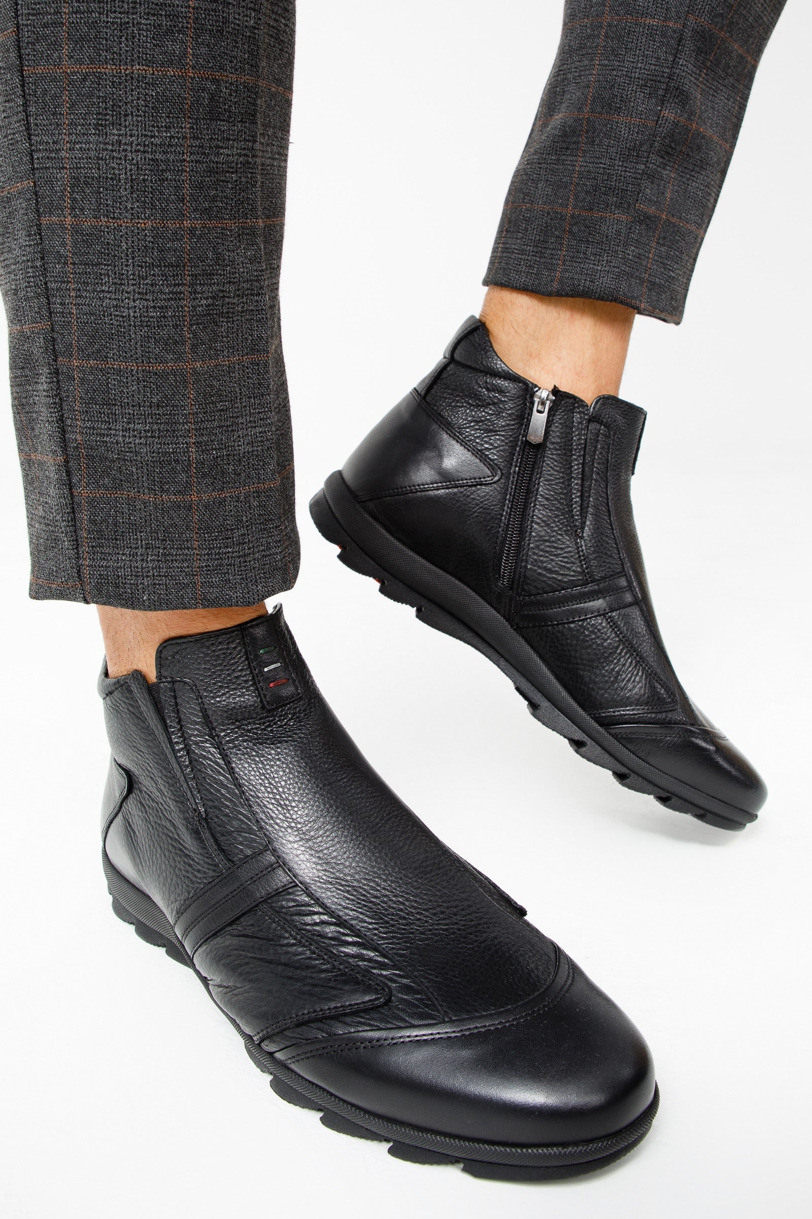 The Montreal Black Leather Casual Zip-Up Ankle Men Boot