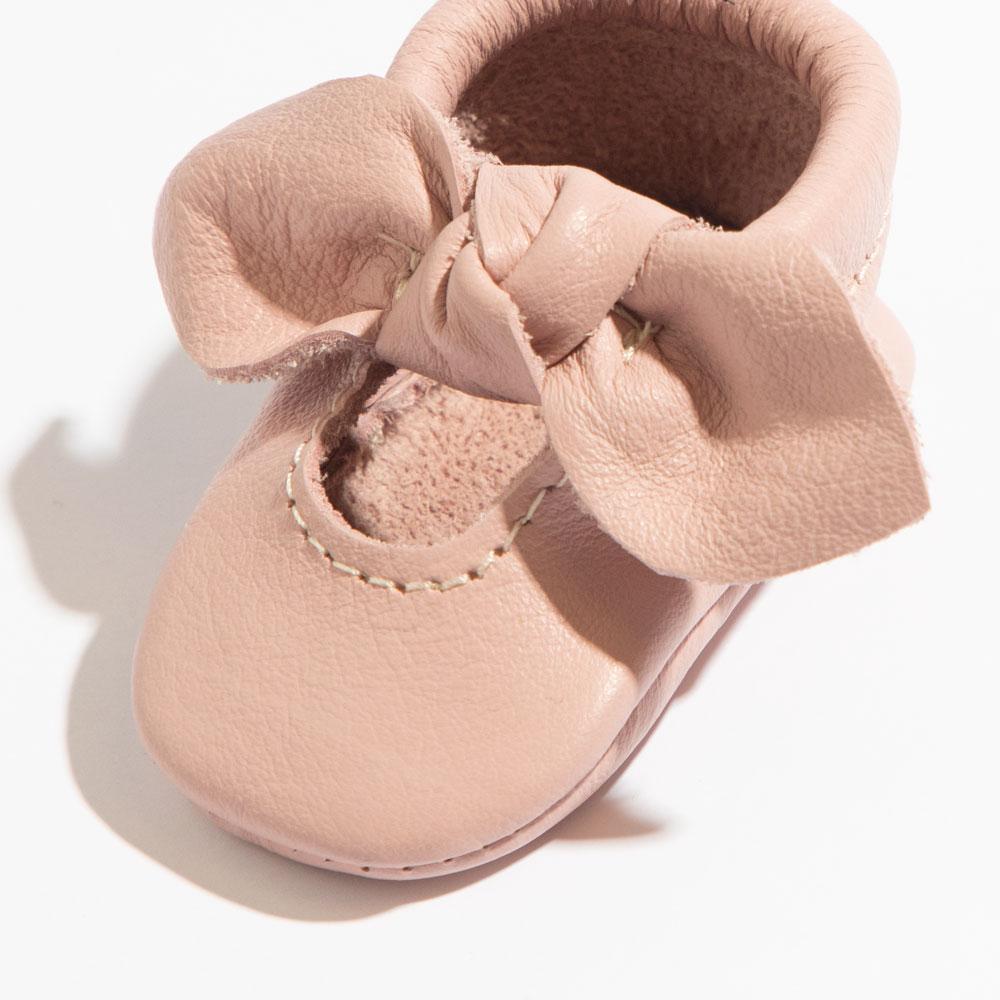 Newborn Blush Knotted Bow Baby Shoe Knotted Bow Mocc by Freshly Picked – Don't Panic Shoes