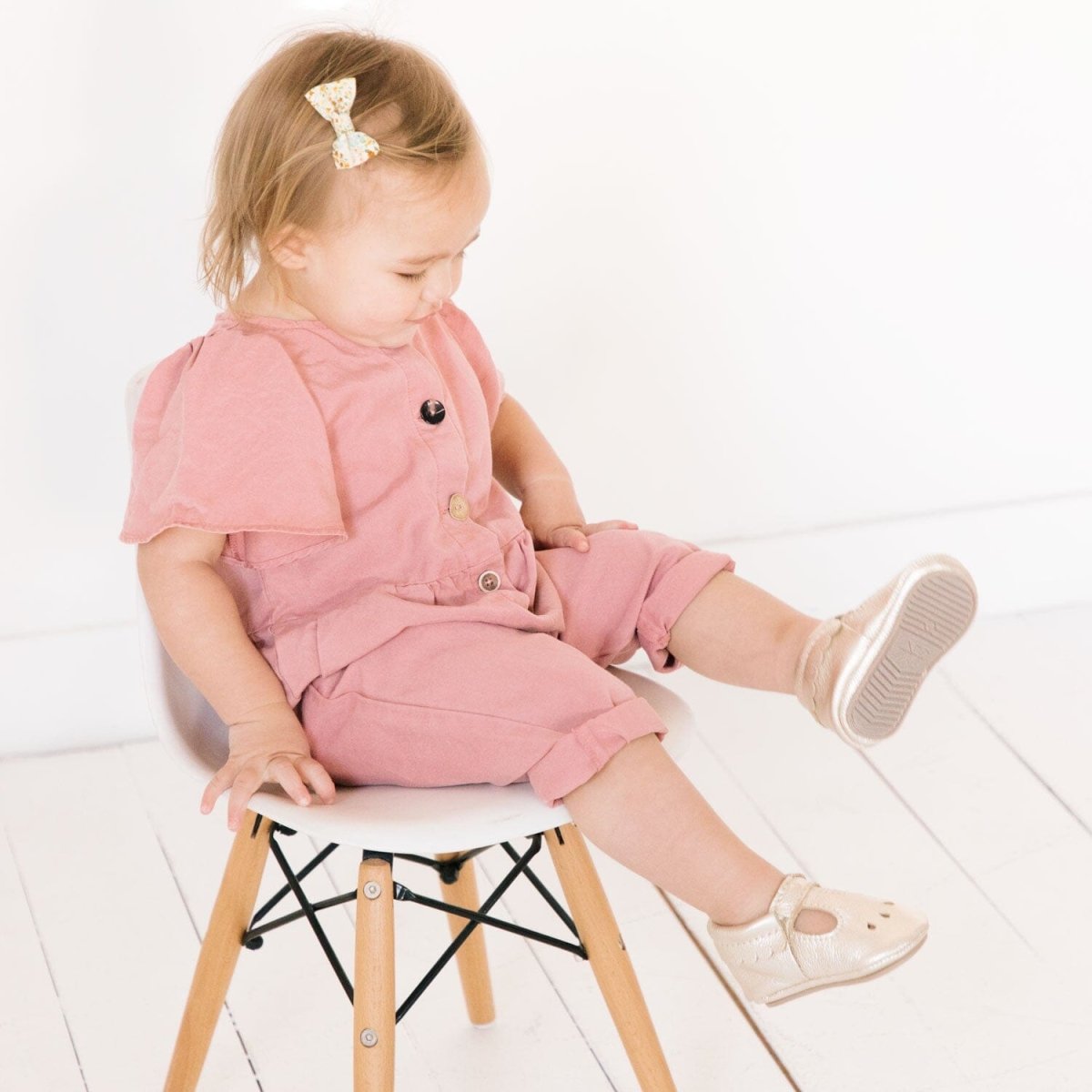 Platinum Mary Jane Baby Shoe Mary Jane by Freshly Picked – Don't Panic Shoes