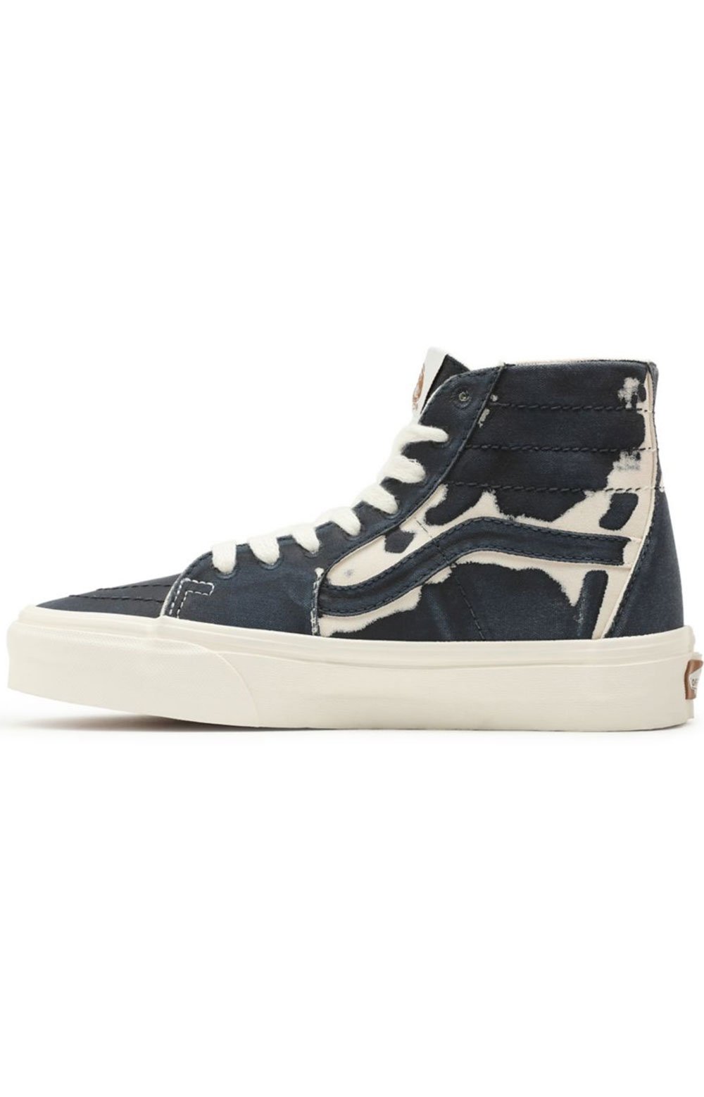 Close-up of U168CP Sk8-Hi Tapered Shoes in Dress Blue