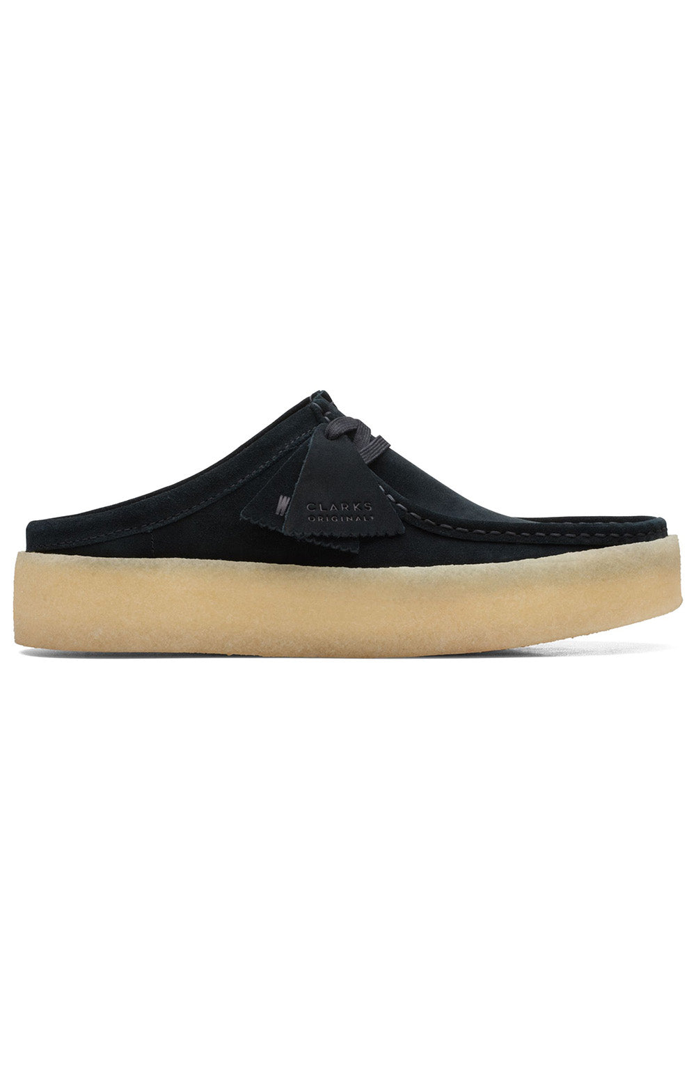 (26167285) Wallabee Cup Lo - Black shoe displayed on a white background with black laces and a textured sole 