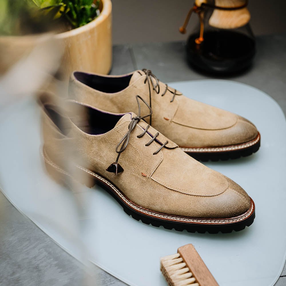 26 - 224 - Oak Campo Sueded Goatskin Lace Up With Wax Finish, Oak Shop by Zelli Italia – Don't Panic Shoes