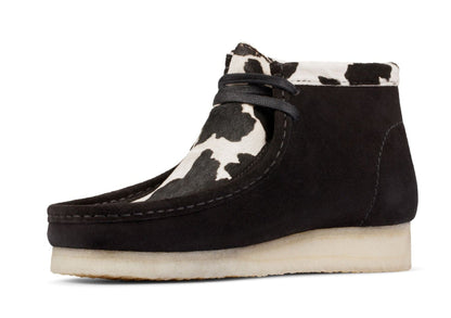 [26154810] Mens Clarks WALLABEE BOOT BLACK COW PRINT