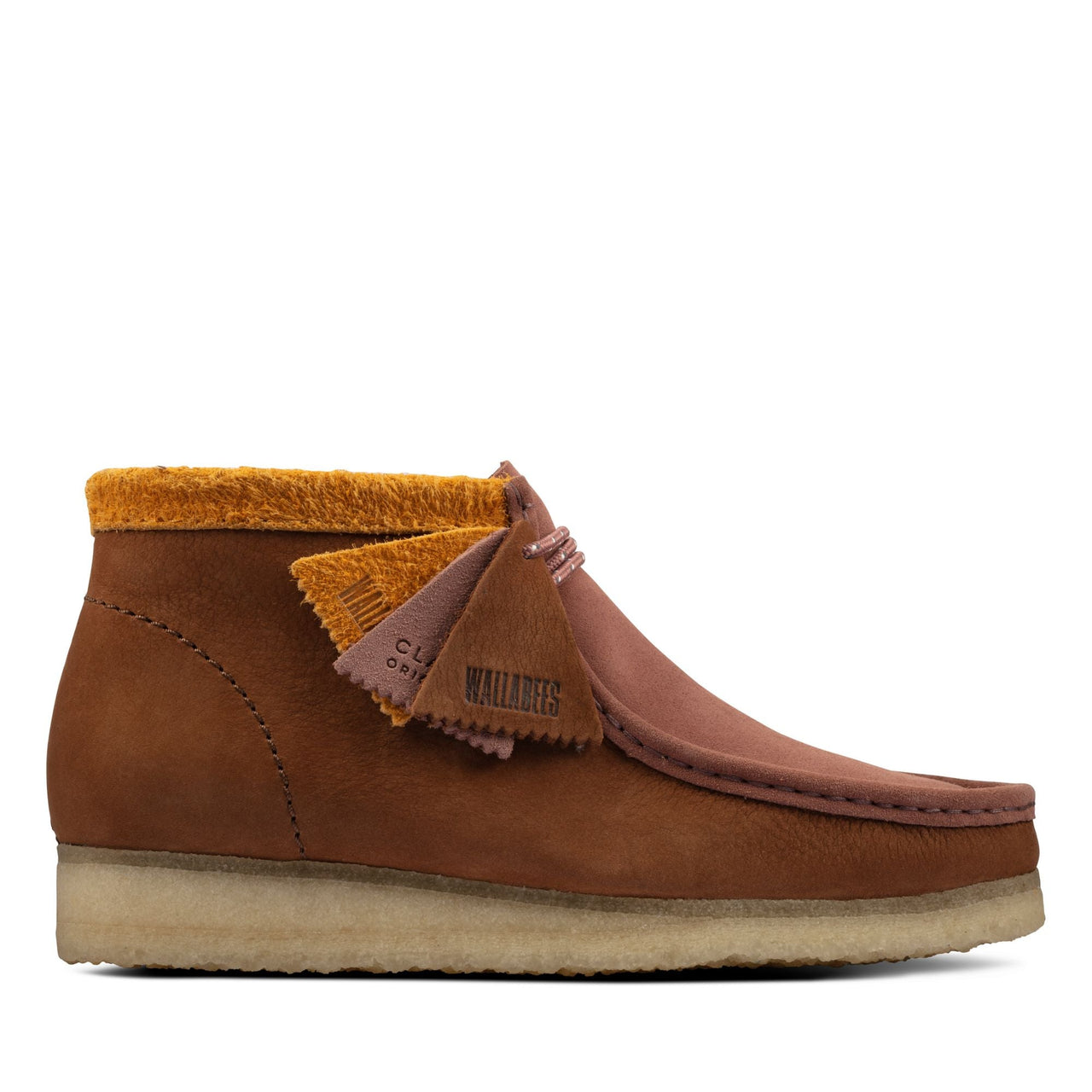 A high-quality leather boot for men in the popular Wallabee style by Clarks