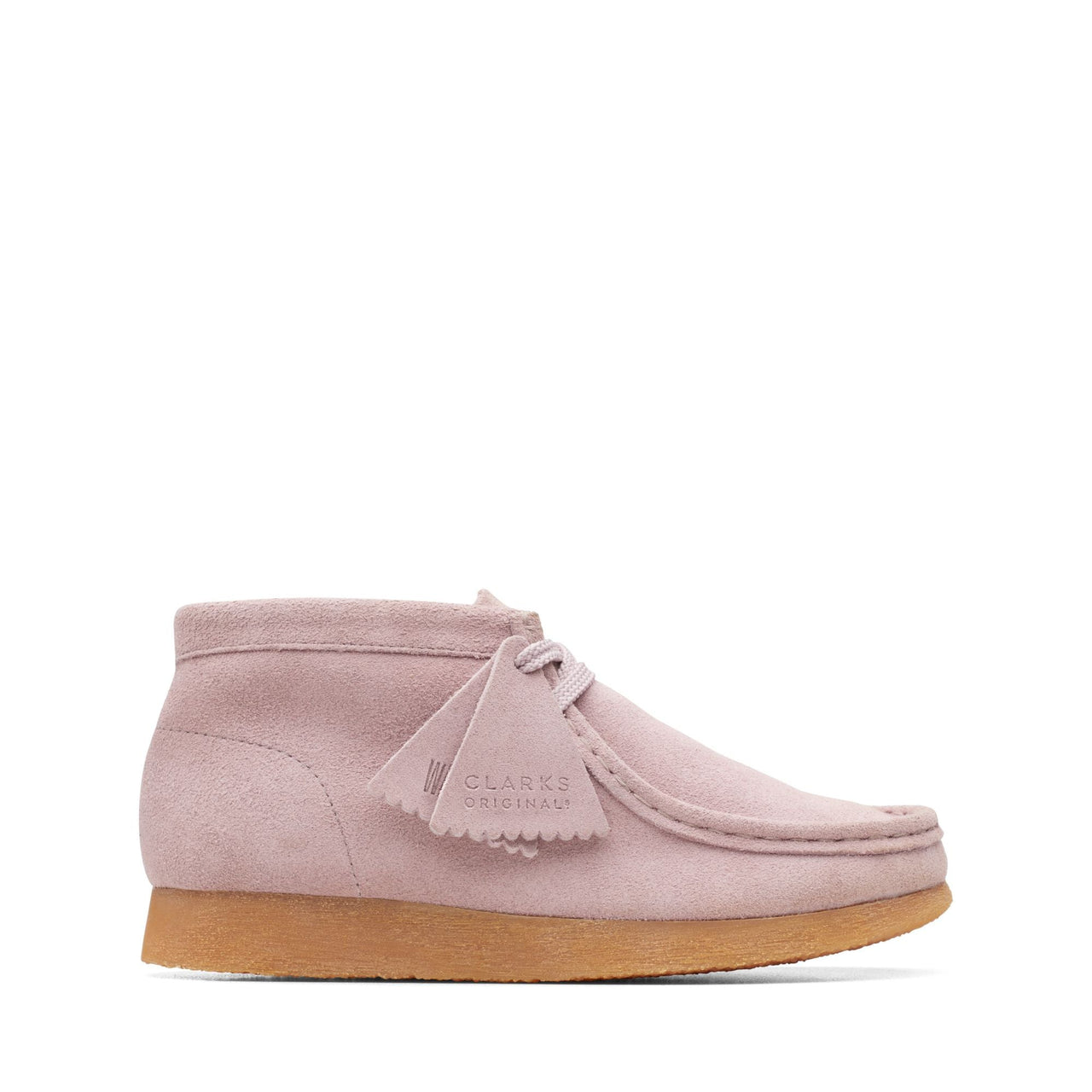 Kids Clarks WallabeeBooto in tan suede with lace-up design