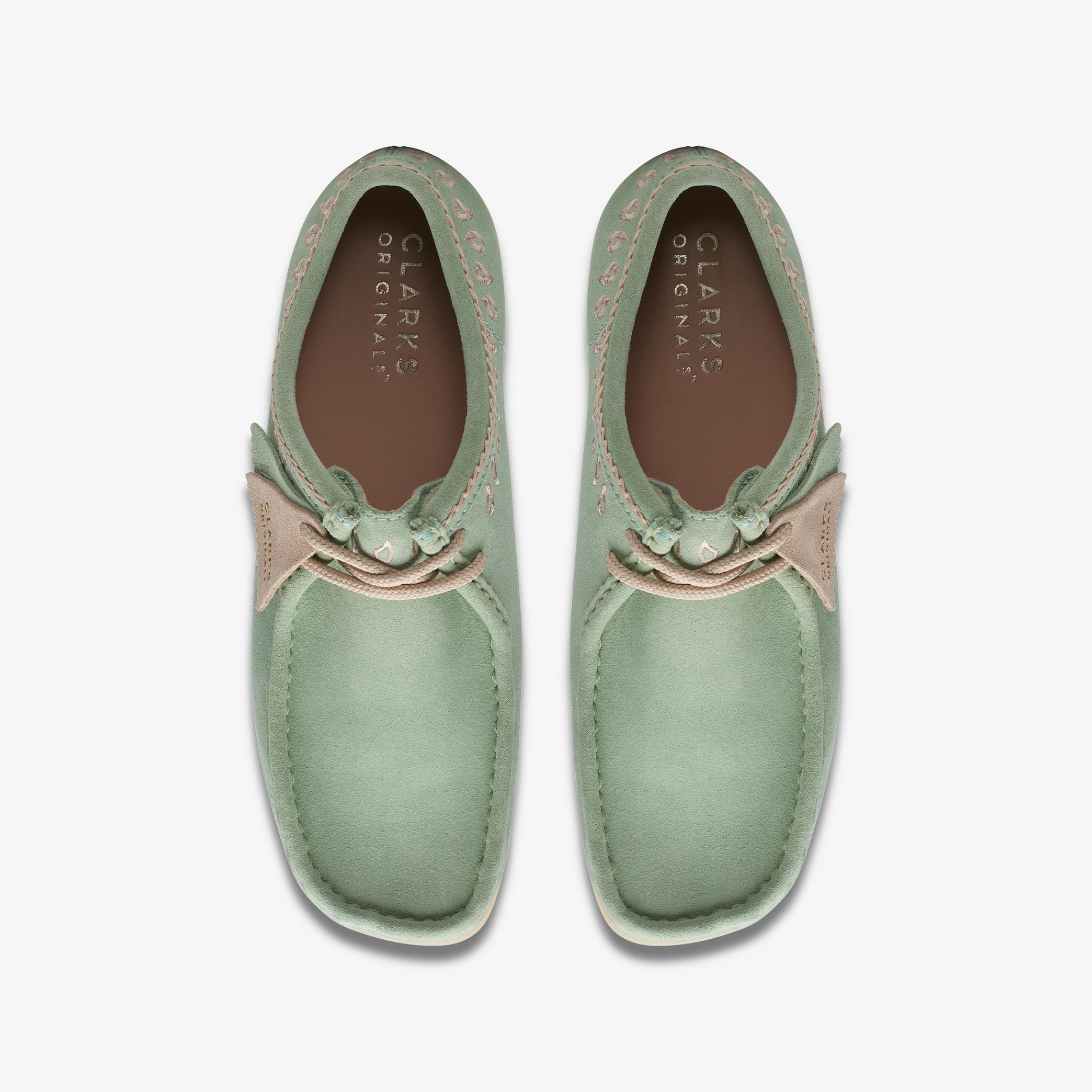 [26172073] Mens CLARKS WALLABEE - GREEN EMBROIDERY