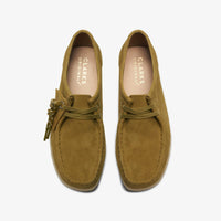 Thumbnail for High-quality womens Clarks Wallabee in mid green suede, front view