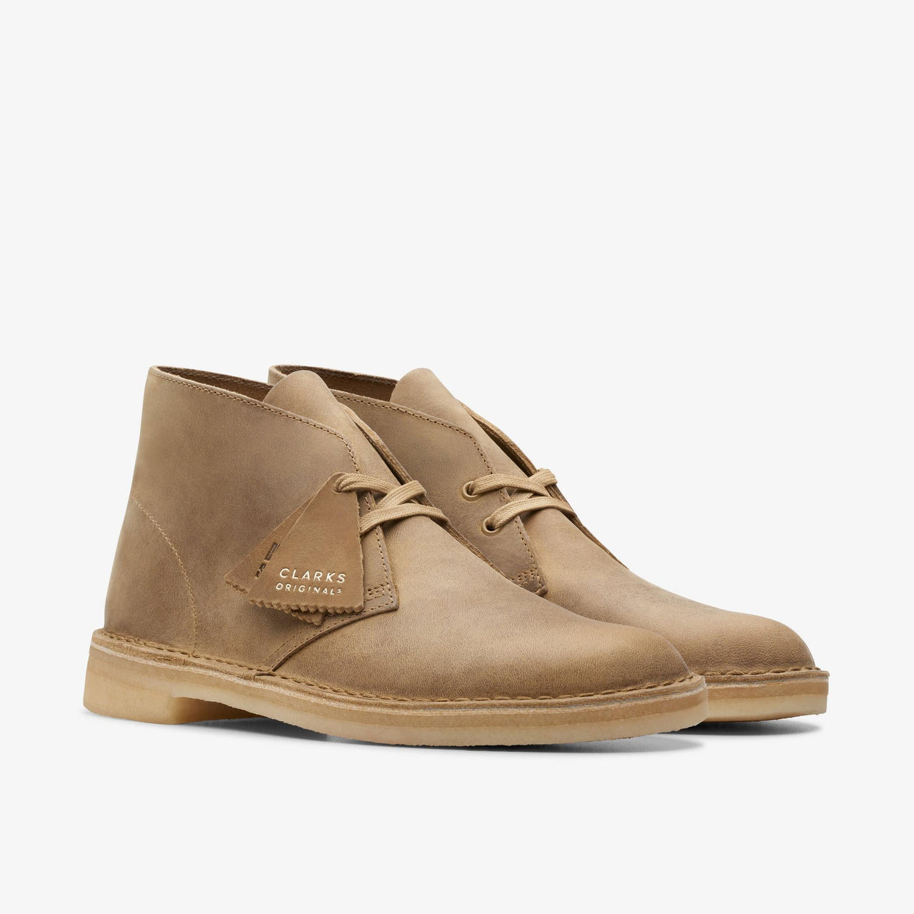 Stylish mens Clarks Desert Boot in luxurious maple leather