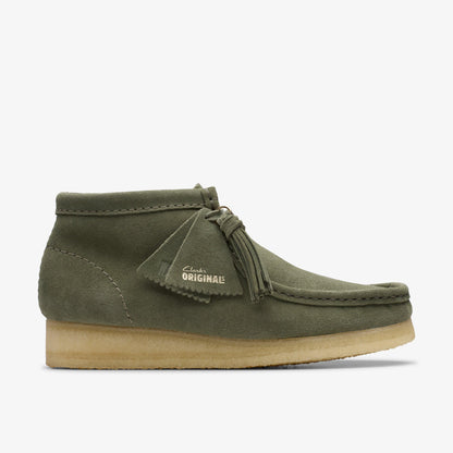 [26179160] WOMENS CLARKS WALLABEE BOOT KHAKI/GREEN SDE