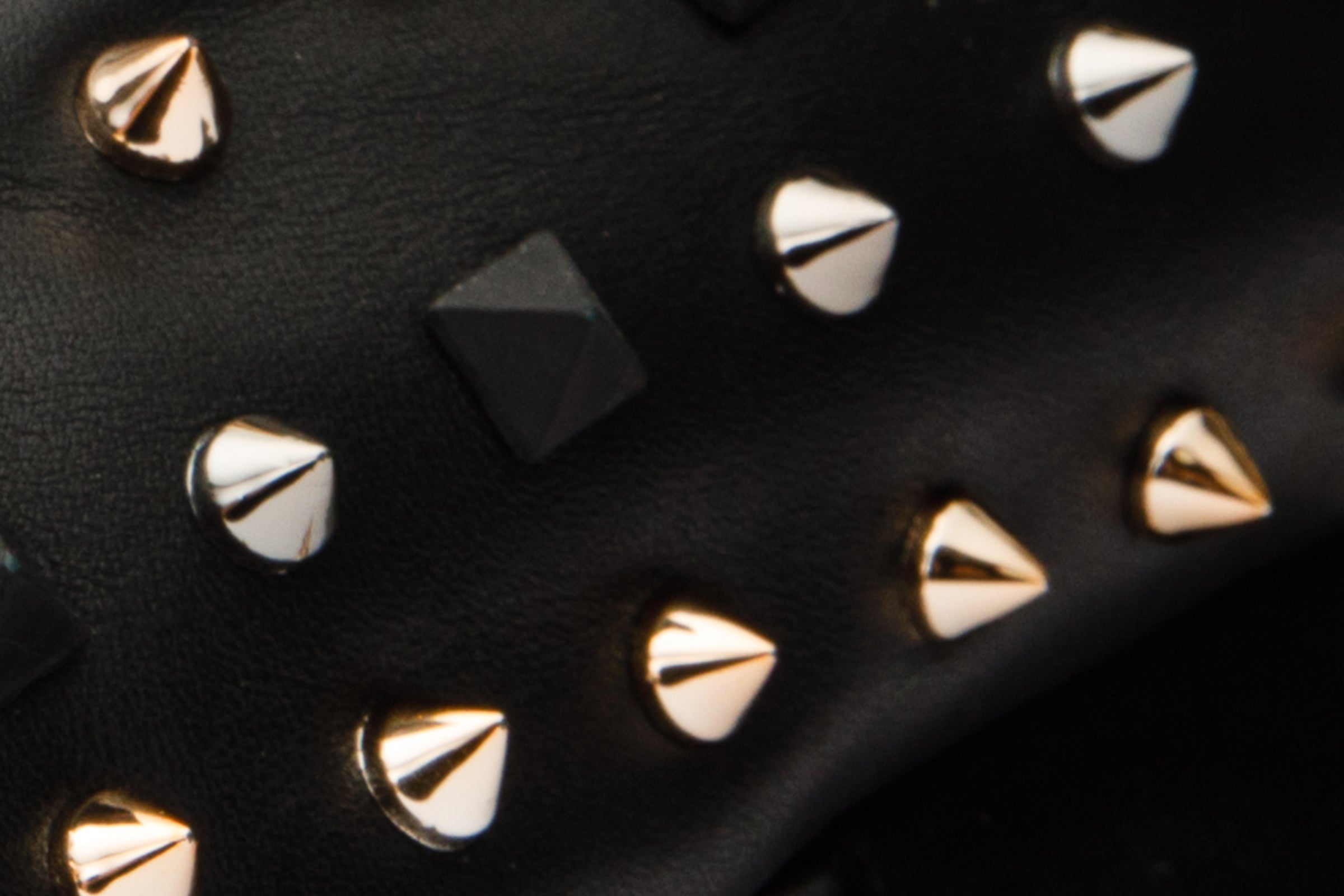 Vinci Leather Shoes The Infanta Black Spike Leather Women Sneaker Limited Edition