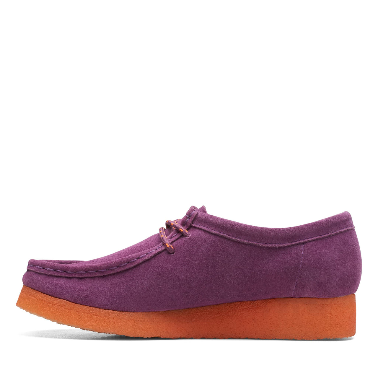 Side view of the womens Clarks Wallabee shoes in purple SDE COMBI