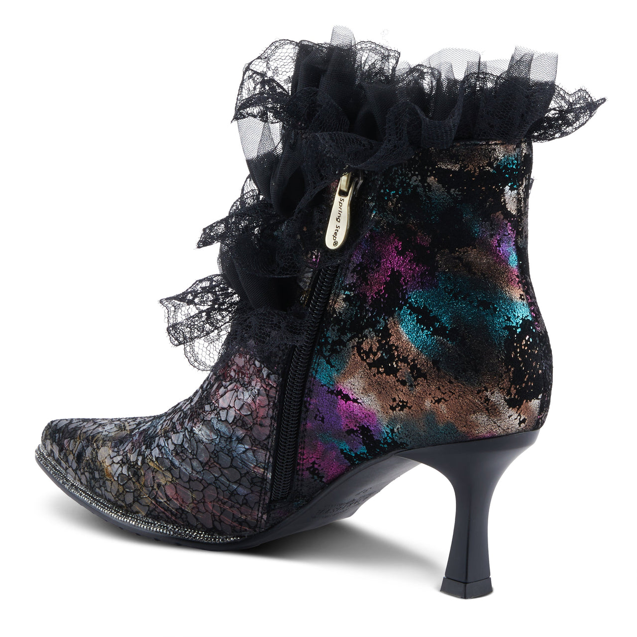 L'ARTISTE LACENSHINE BOOTS in black leather featuring stylish laser-cut design and metal eyelets