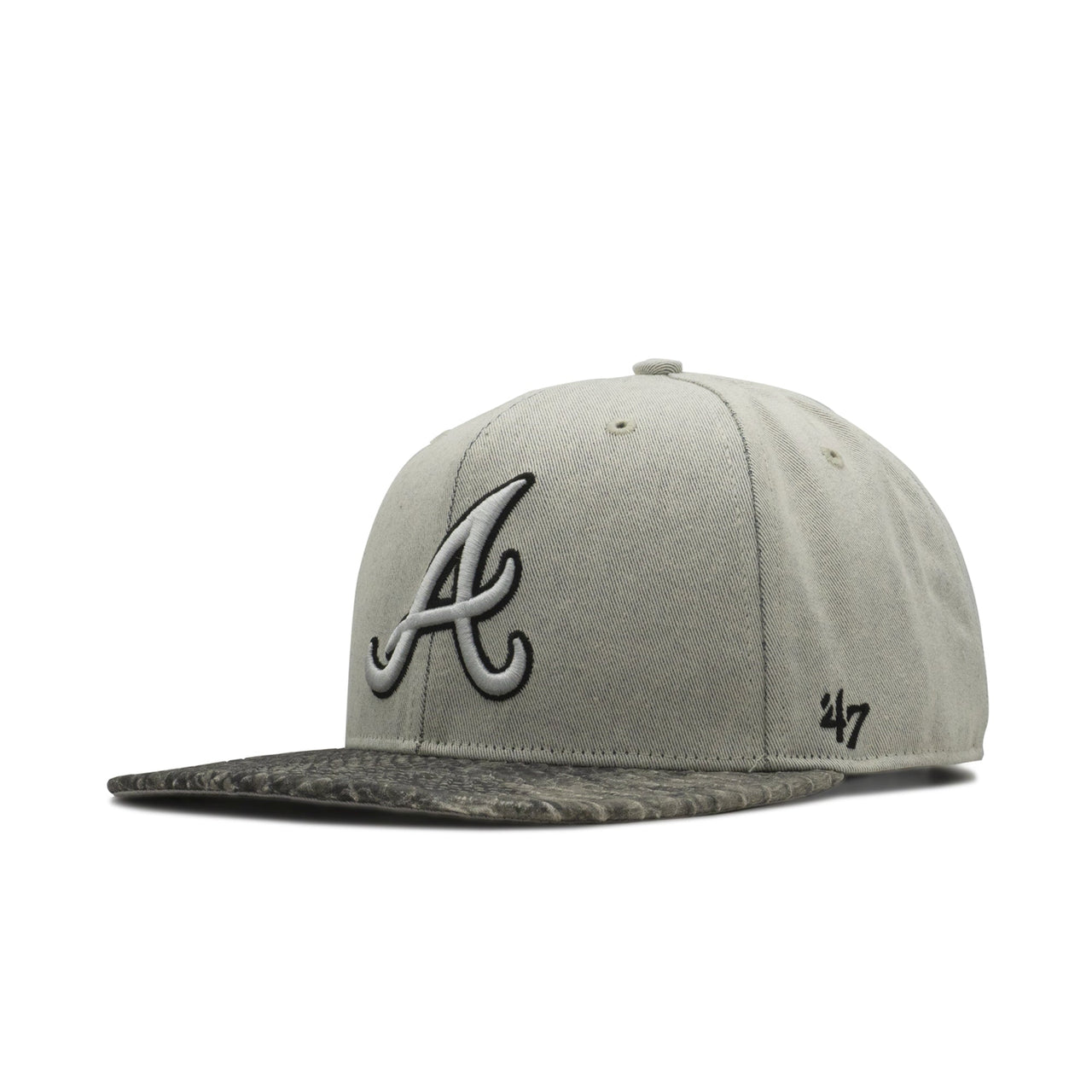 Mens 47 Brand Atlanta Braves Snakeskin Strapback in Grey, front view