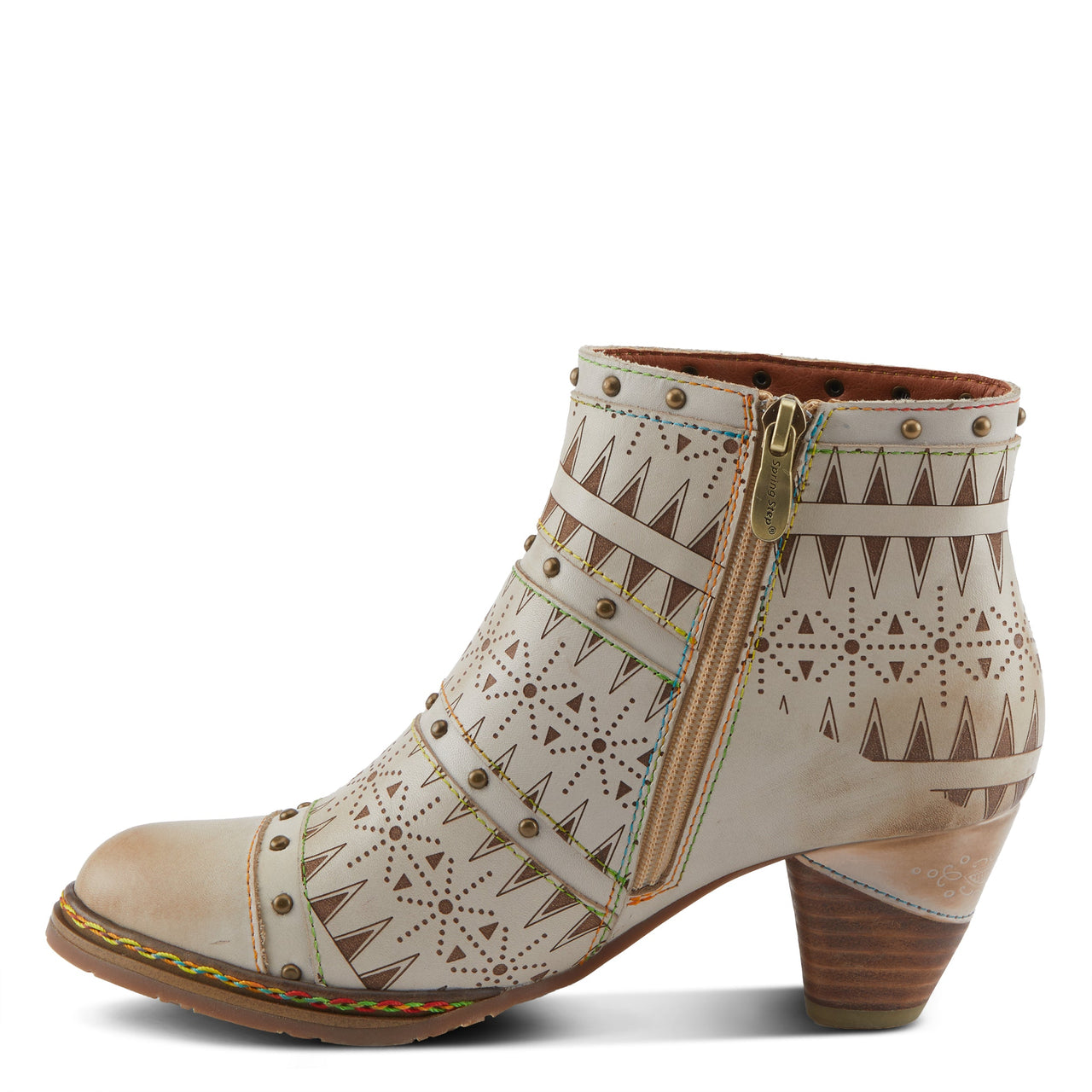 L'ARTISTE NIOBE BOOTS perfect for adding a touch of bohemian flair to any outfit