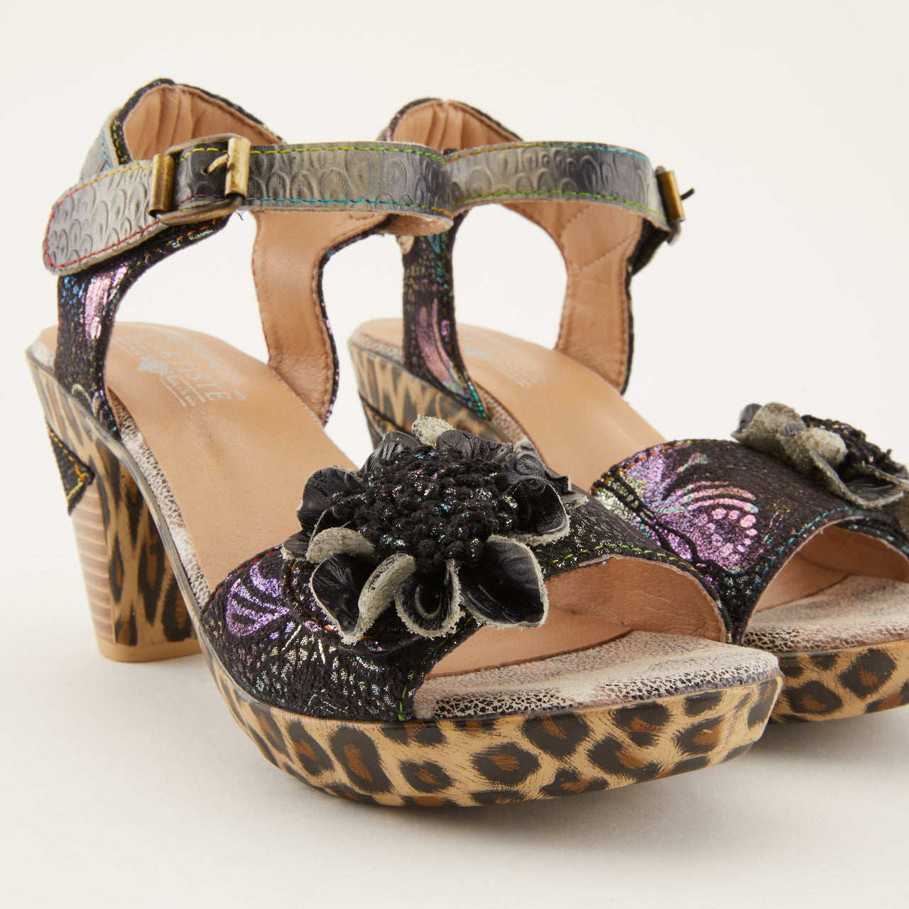 L'Artiste Wildcat Sandals with soft textile lining and padded insole