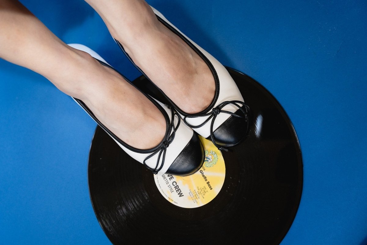 Avely Ballet Flat Women’S Calf Leather Bianco Nero Ballet Flats by Mar Soreli – Don't Panic Shoes