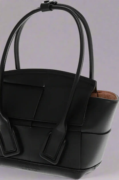 Bottega Veneta Intreccio Handbag Leather Black P688720