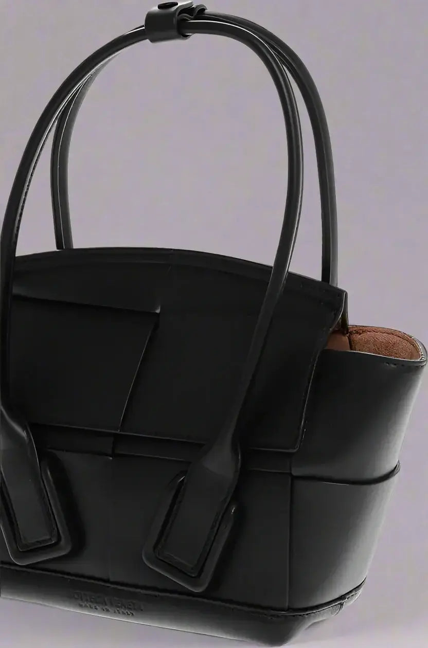 Bottega Veneta Intreccio Handbag Leather Black P688720