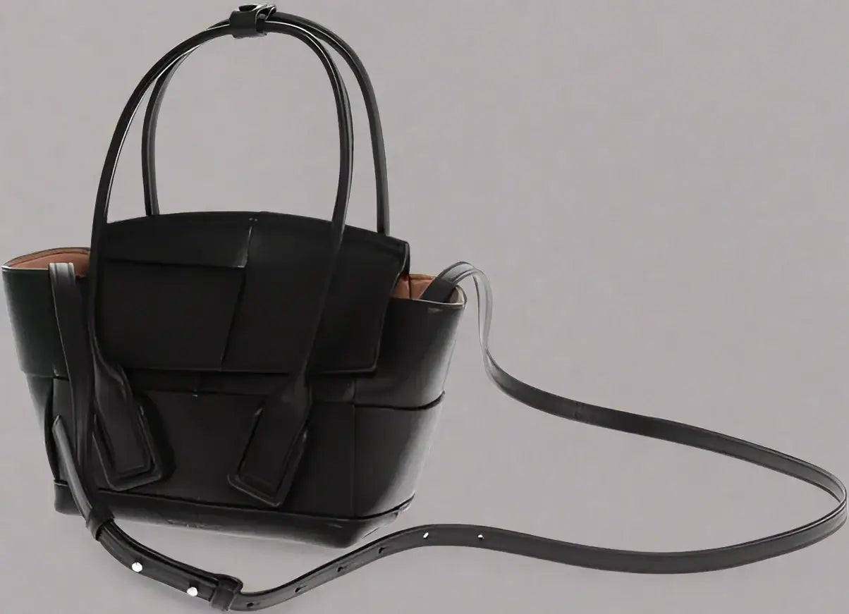 Bottega Veneta Intreccio Handbag Leather Black P688720