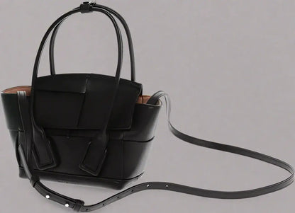 Bottega Veneta Intreccio Handbag Leather Black P688720