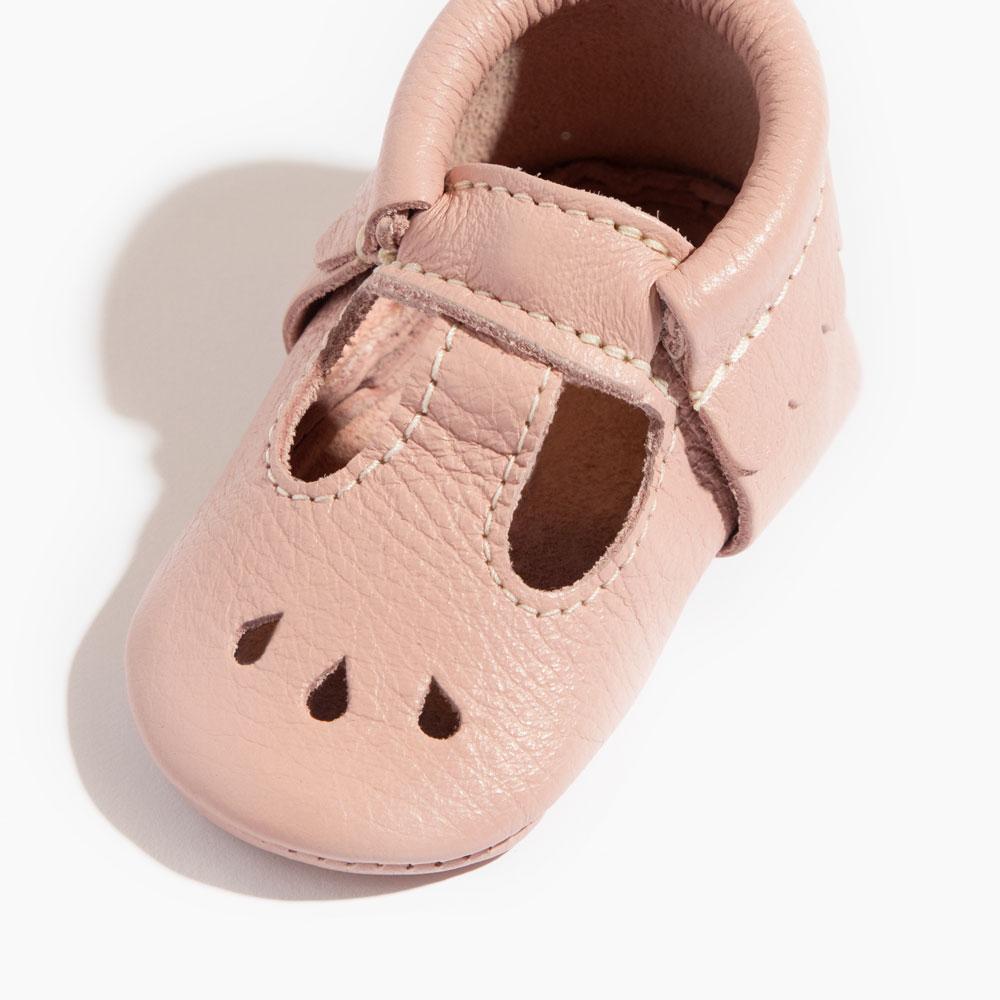 Blush Mary Jane Baby Shoe Mary Jane by Freshly Picked – Don't Panic Shoes