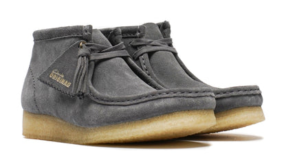 [26177718] WOMENS CLARKS WALLABEE BOOT GREY/BLUE SUEDE