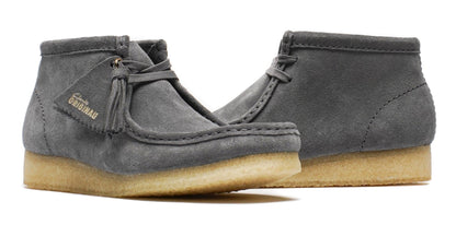[26177718] WOMENS CLARKS WALLABEE BOOT GREY/BLUE SUEDE