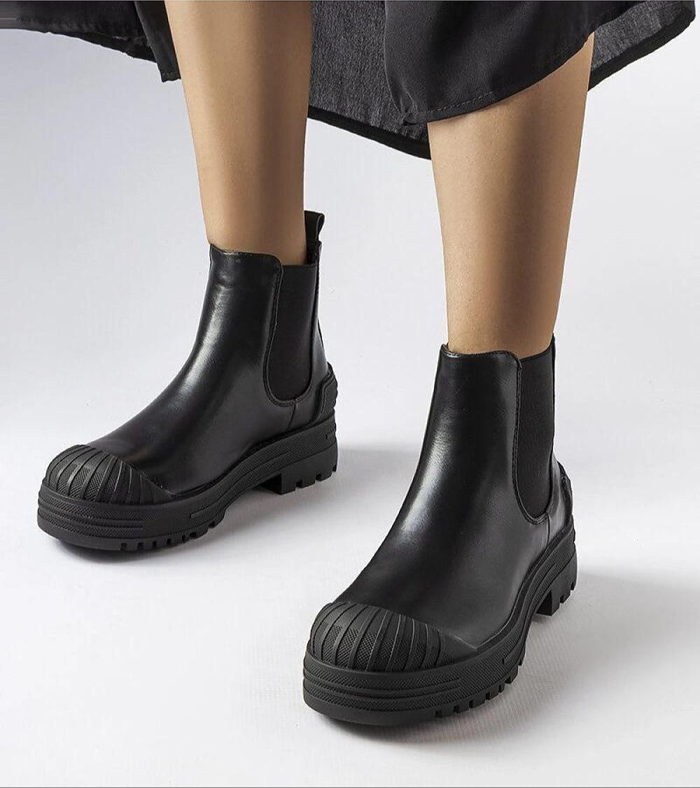 Lange Slip-On Bagger Boots with Rubber Insets