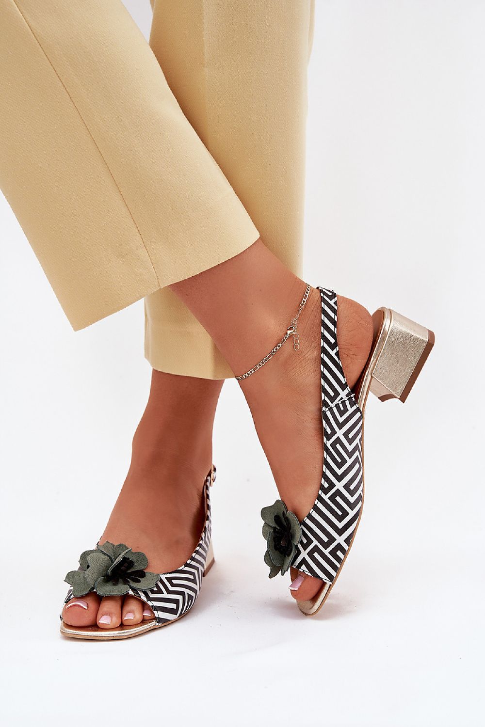 Floranisse Leather Sandals with Flower Detail