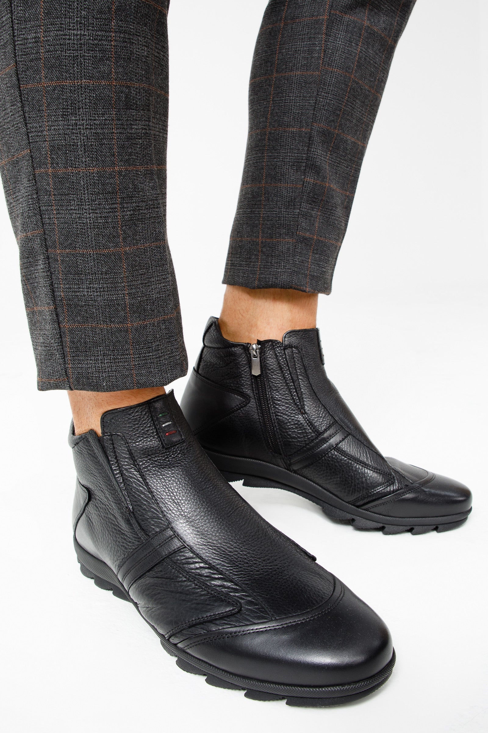 The Montreal Black Leather Casual Zip-Up Ankle Men Boot