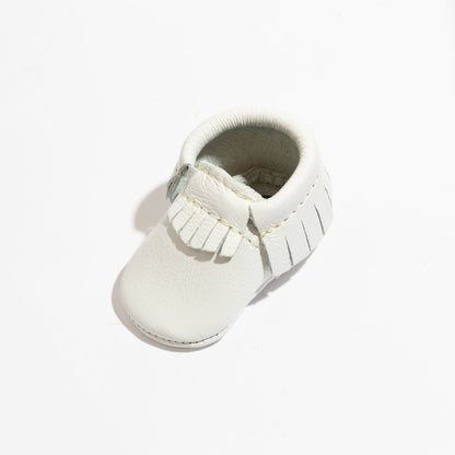Newborn Bright White Moccasin Baby Shoe Moccasin by Freshly Picked – Don't Panic Shoes