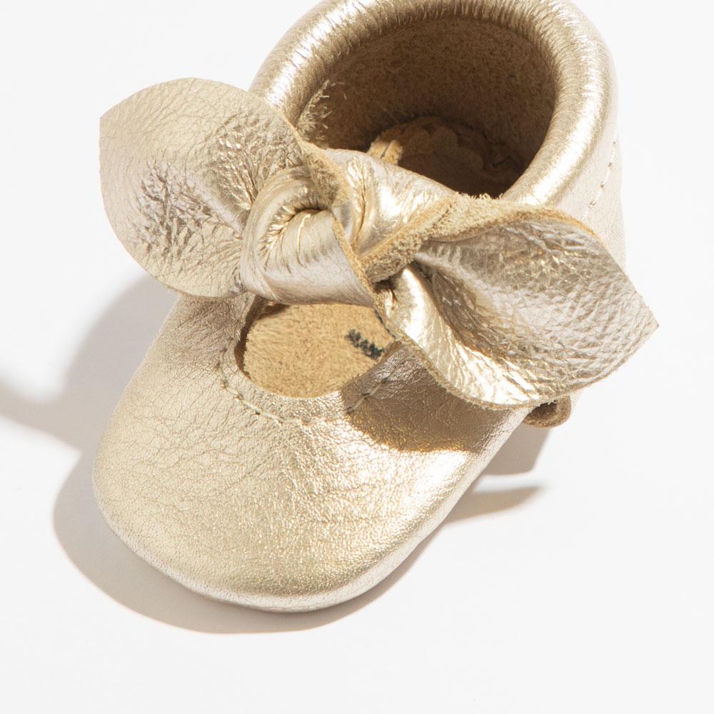 Newborn Platinum Knotted Bow Baby Shoe Knotted Bow Mocc by Freshly Picked – Don't Panic Shoes