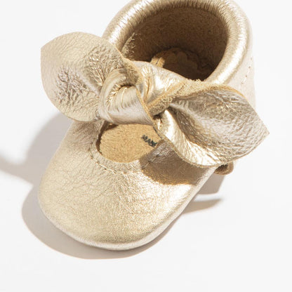 Newborn Platinum Knotted Bow Baby Shoe Knotted Bow Mocc by Freshly Picked – Don't Panic Shoes