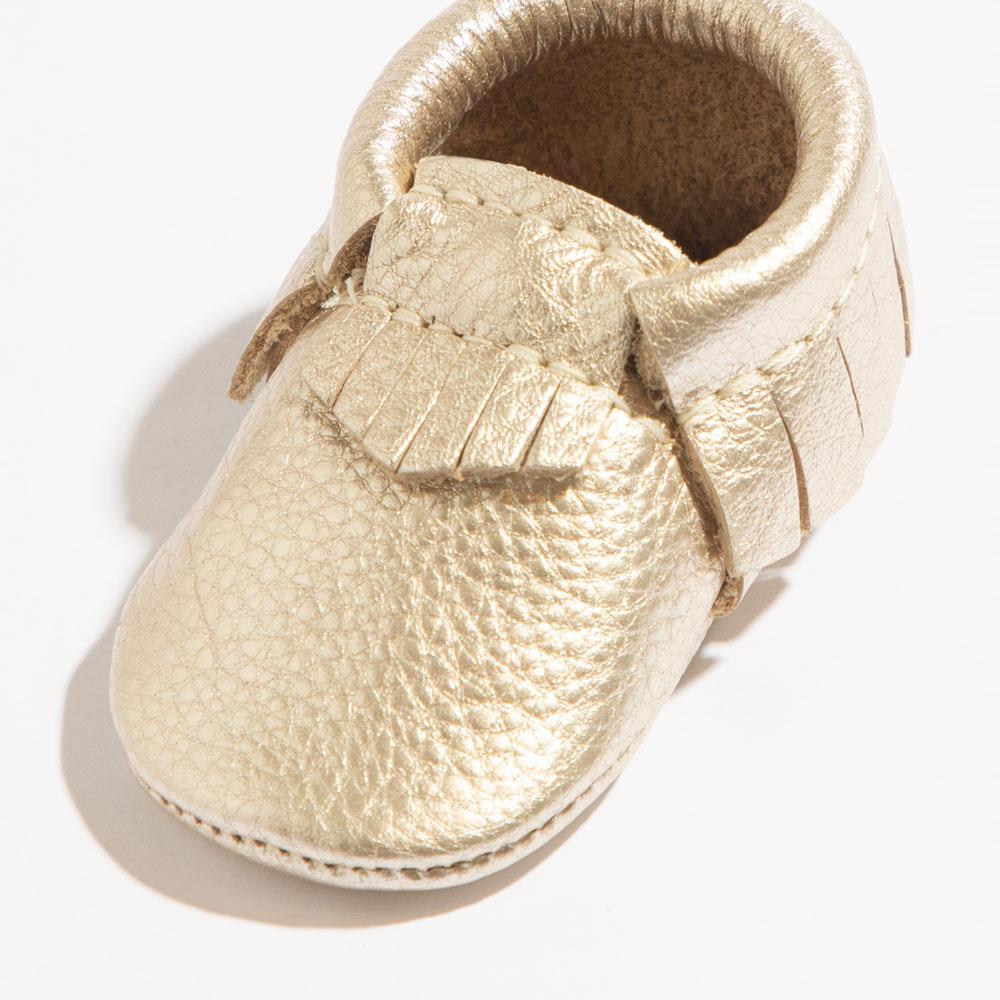 Newborn Platinum Moccasin Baby Shoe Moccasin by Freshly Picked – Don't Panic Shoes