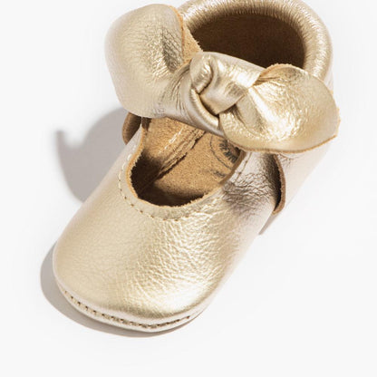 Platinum Knotted Bow Baby Shoe Knotted Bow Mocc by Freshly Picked – Don't Panic Shoes