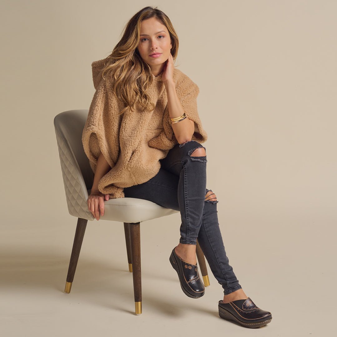 Spring Step ShoeS L'artiste Chino Clogs Women’s Hand Painted Leather Clogs by Spring Step Shoes – Don't Panic Shoes