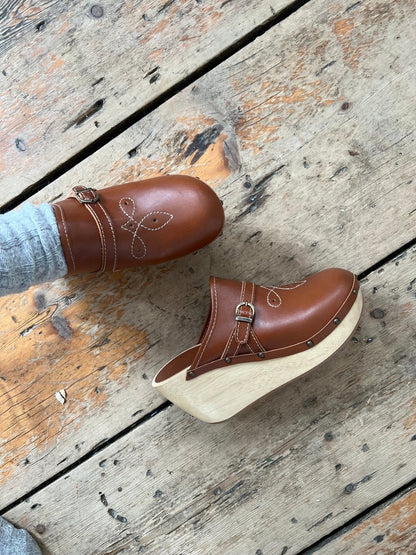 Stevie Clog Shoes by Bird Of Flight – Don't Panic Shoes