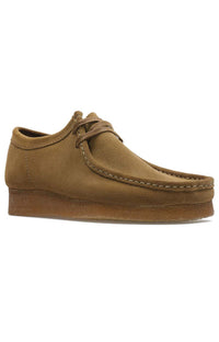Thumbnail for Clarks Originals Wallabee Low Men's Cola Suede 26155518 shoe pair in front of a brick wall