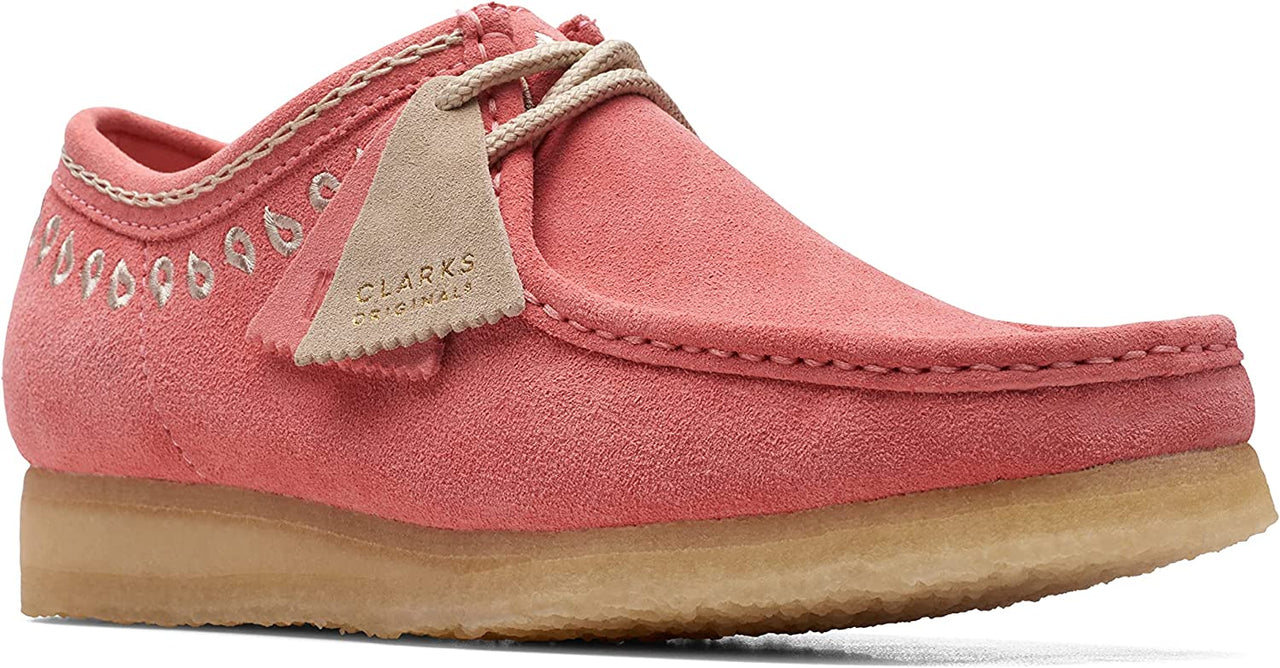 Clarks Originals Wallabee Low Men's Pink Embroidery Suede 26170539, stylish and comfortable men's shoe in pink suede with intricate embroidery detail